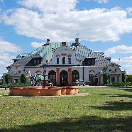 Palac W Czyzowie Szlacheckim Czyzow Szlachecki Экстерьер фото