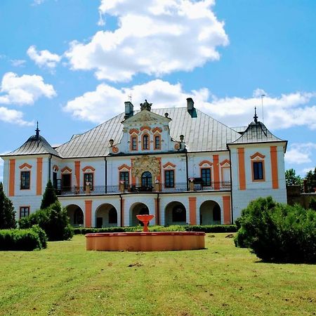 Palac W Czyzowie Szlacheckim Czyzow Szlachecki Экстерьер фото