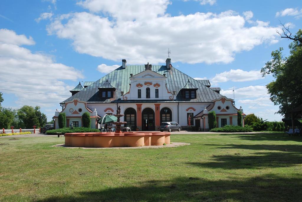 Palac W Czyzowie Szlacheckim Czyzow Szlachecki Экстерьер фото