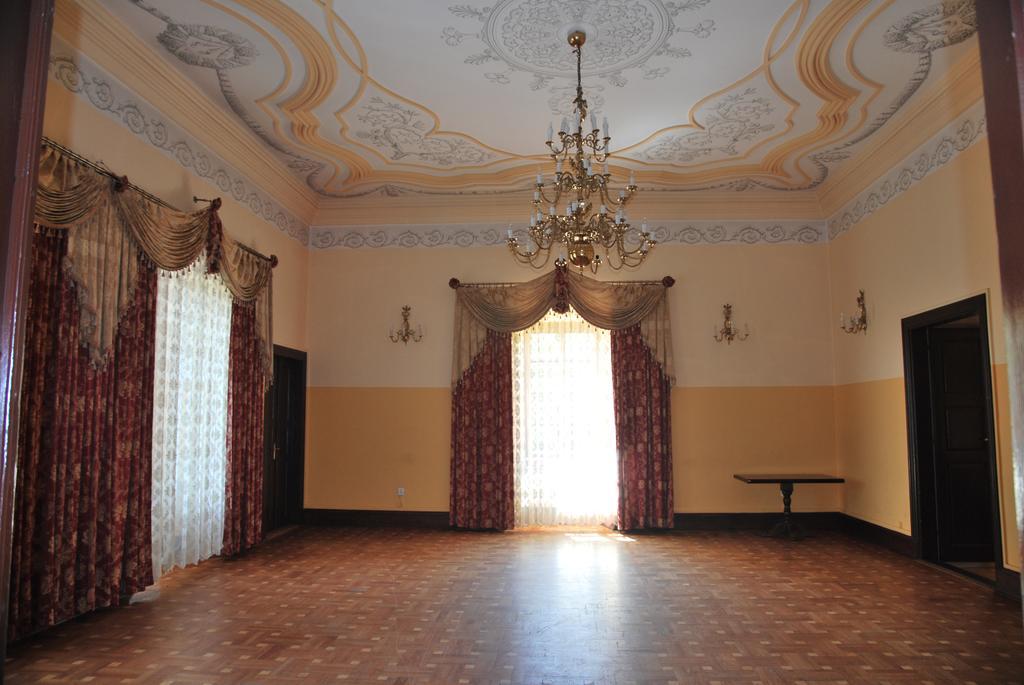 Palac W Czyzowie Szlacheckim Czyzow Szlachecki Экстерьер фото